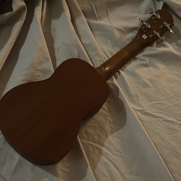 Acoustic Ukulele in Rich Brown Finish - Picture 4 of 4